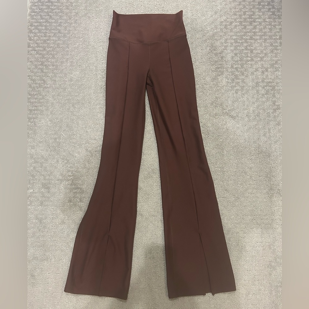 Abercrombie YPB Sculpt Lux Split Flare Legging - Picture 2 of 7